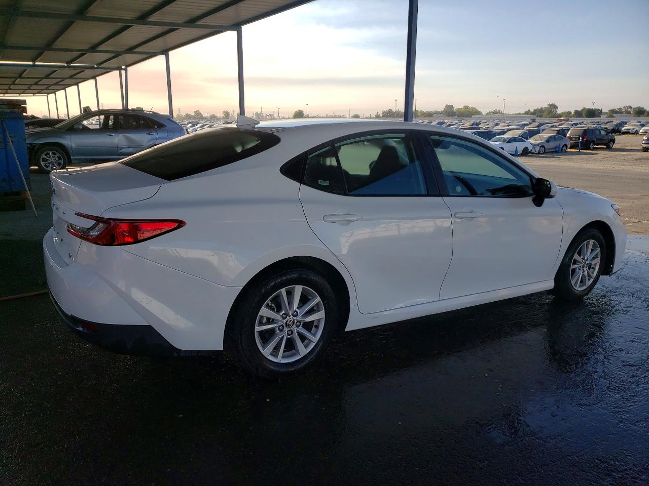 2025 TOYOTA CAMRY LE — снимка 3