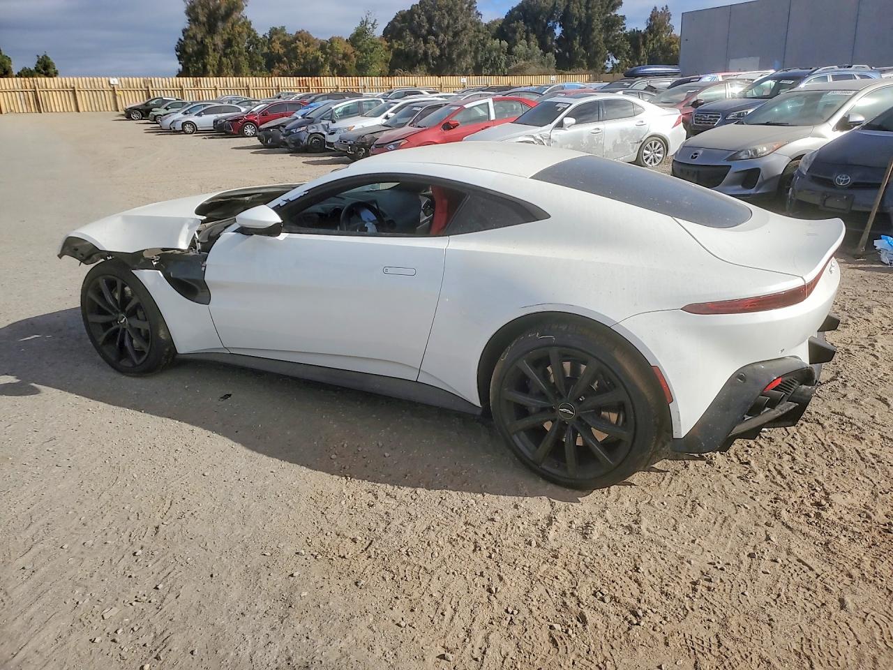 2019 ASTON MARTIN VANTAGE — photo 2
