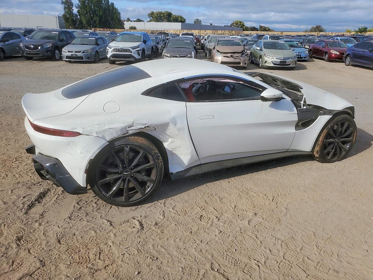 2019 ASTON MARTIN VANTAGE — photo 3