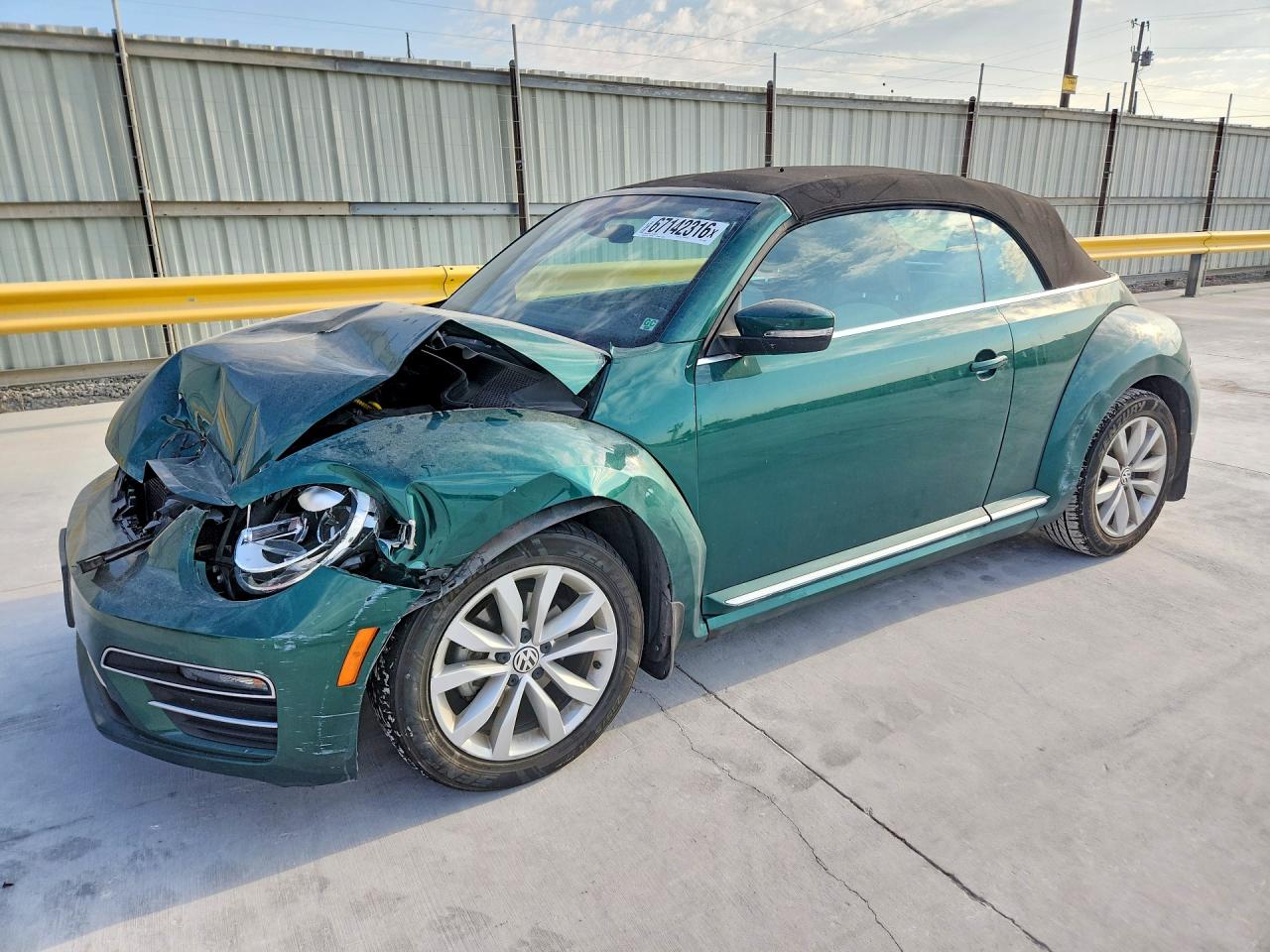 2017 VOLKSWAGEN BEETLE S/SE