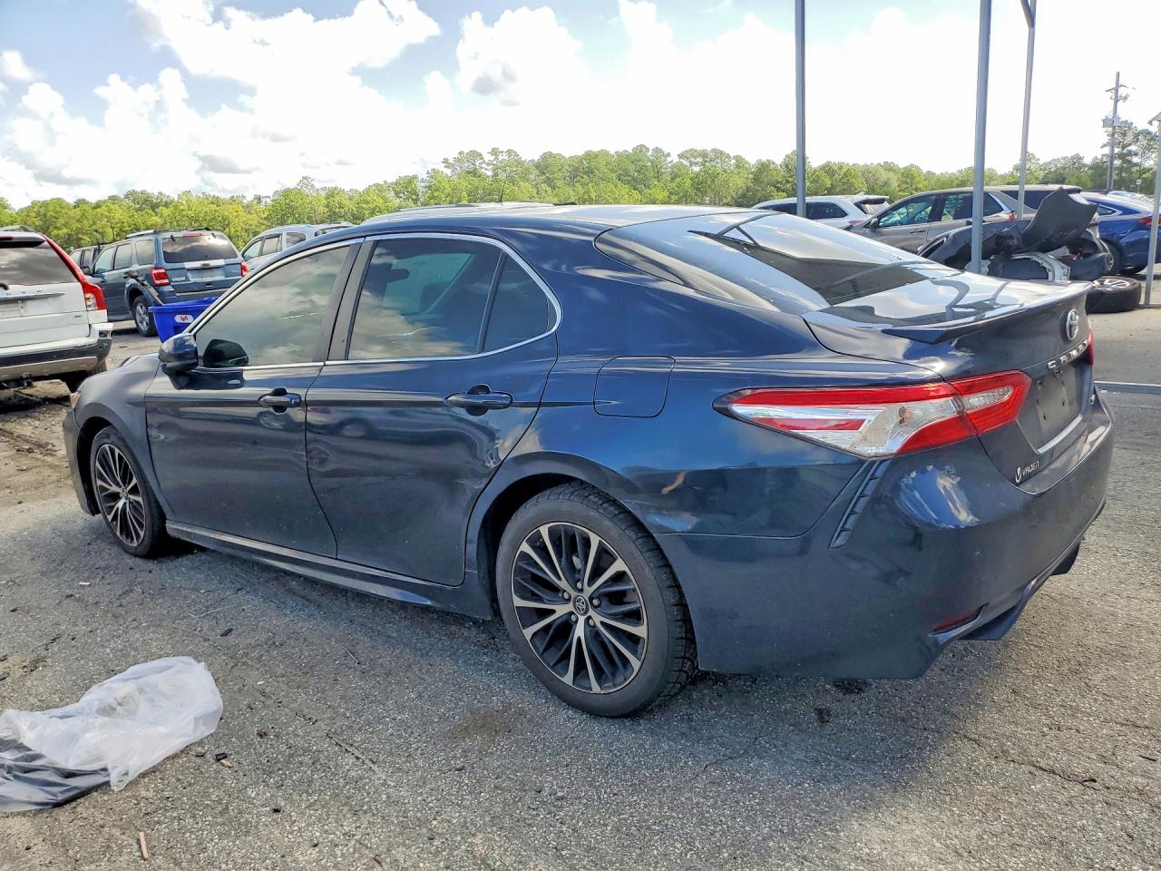 2018 TOYOTA CAMRY SE — снимка 2