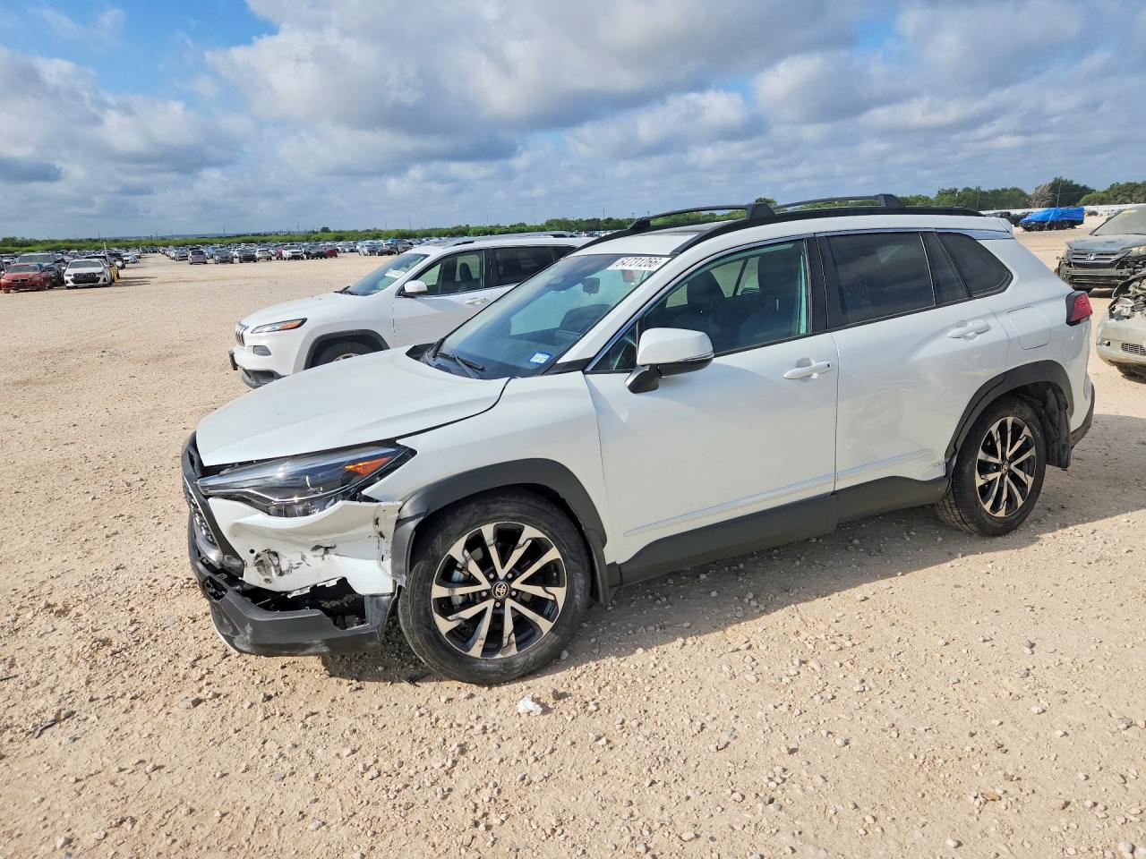 2024 TOYOTA COROLLA CROSS XLE