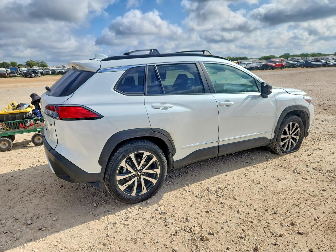 2024 TOYOTA COROLLA CROSS XLE — снимка 3