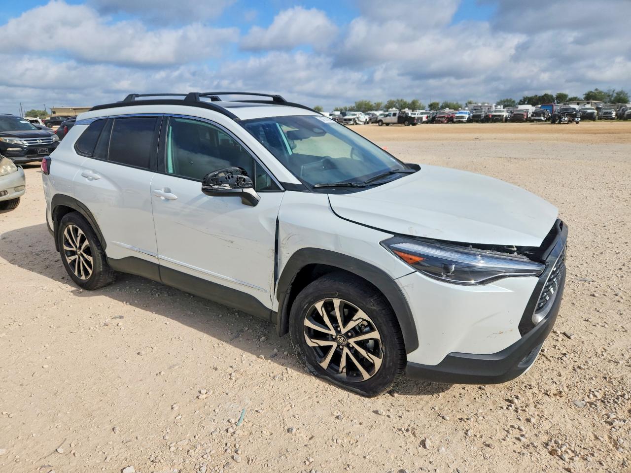 2024 TOYOTA COROLLA CROSS XLE — снимка 4