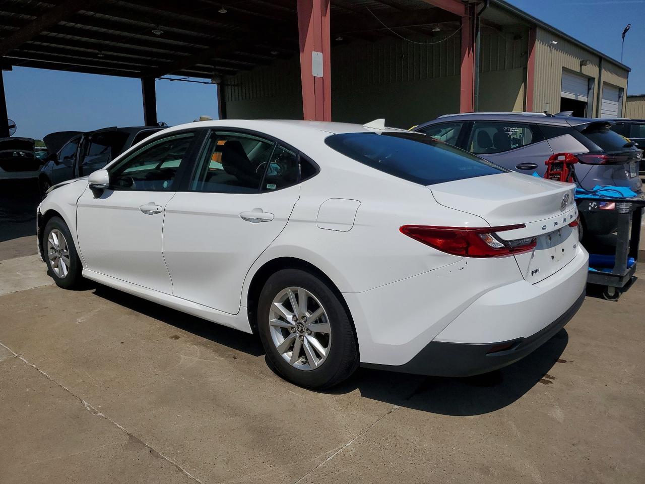 2025 TOYOTA CAMRY LE — снимка 2