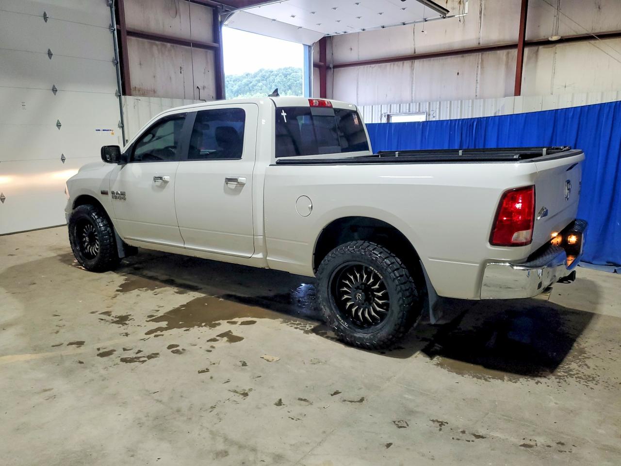 2017 RAM 1500 SLT — снимка 2