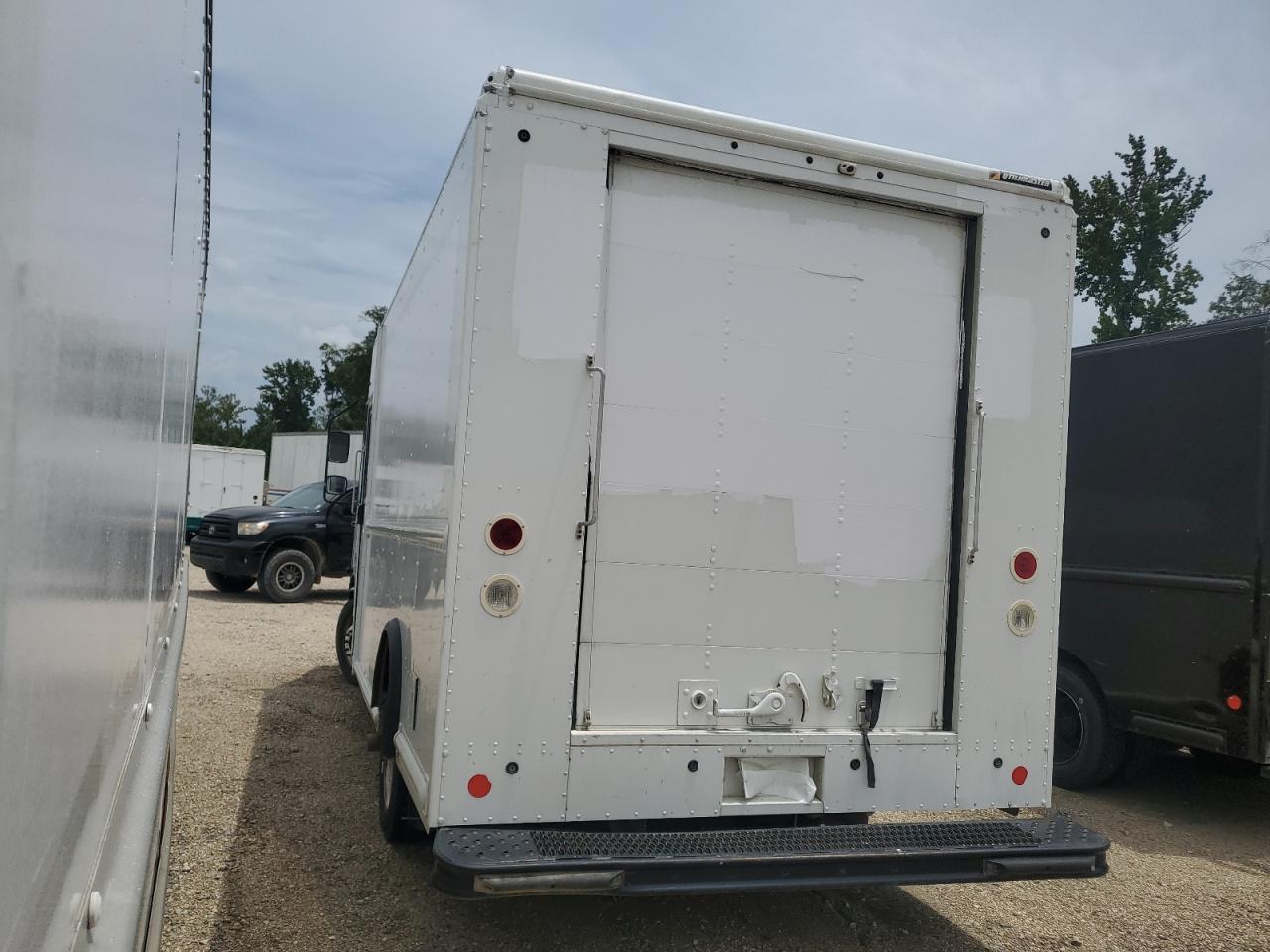 2021 FORD F59 — снимка 2