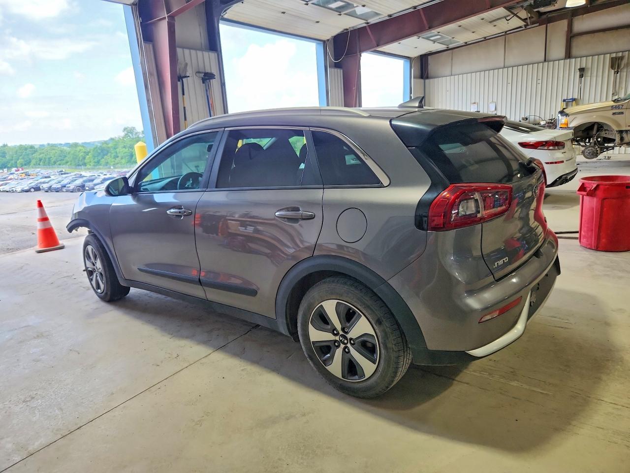 2017 KIA NIRO LX — снимка 2