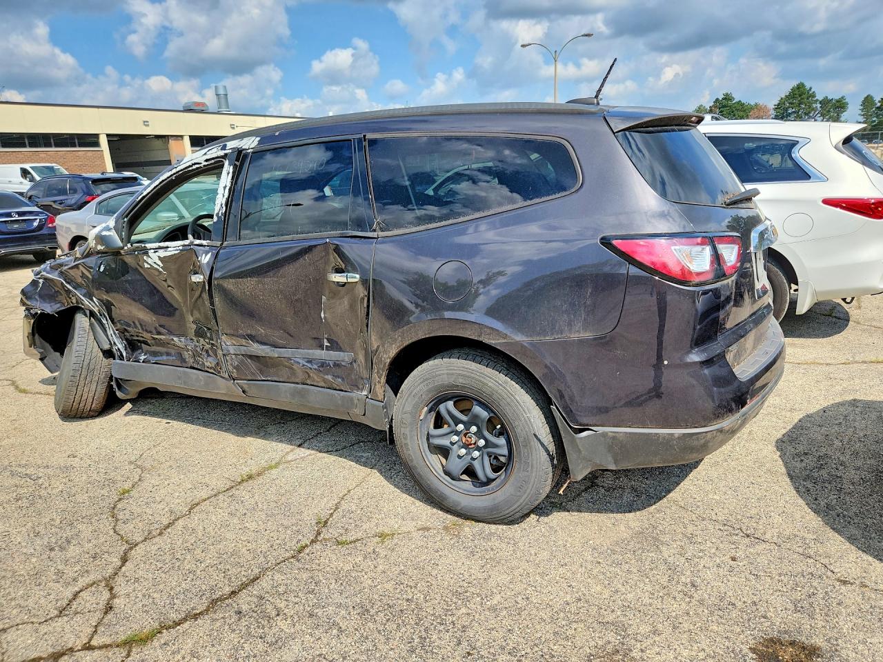 2016 CHEVROLET TRAVERSE LS — снимка 2