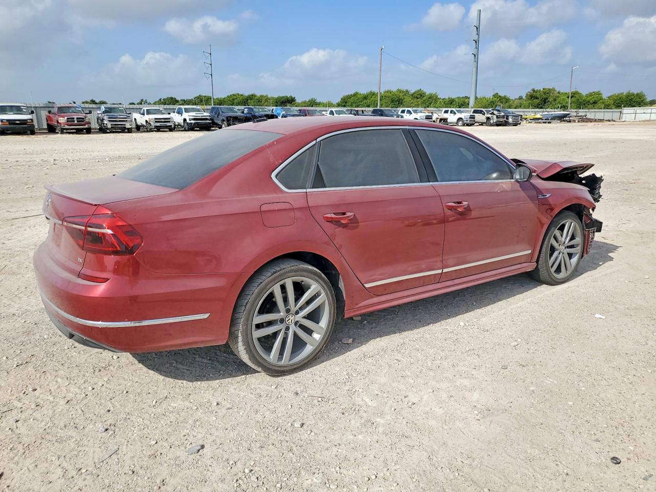 2017 VOLKSWAGEN PASSAT R-LINE — снимка 3