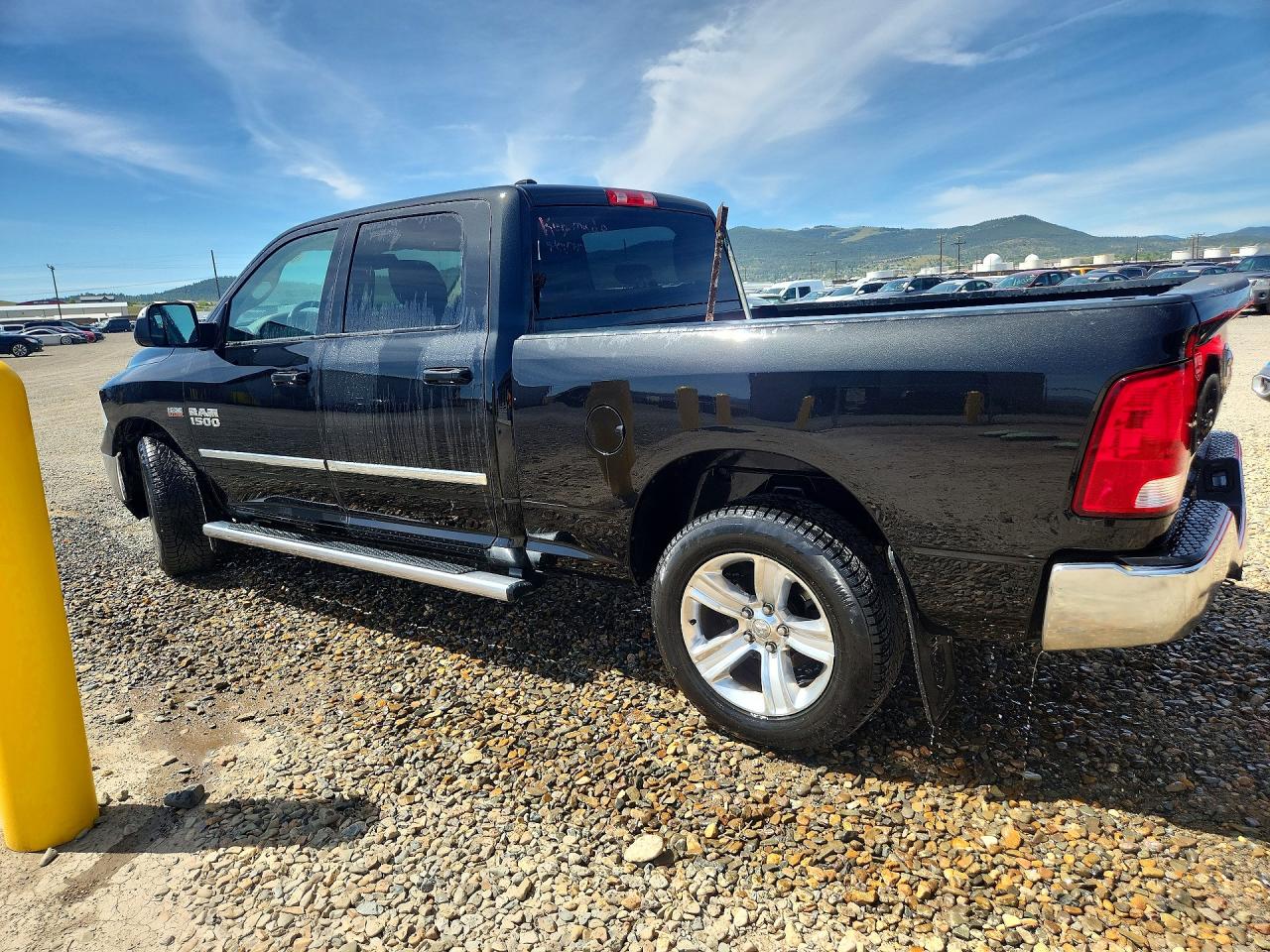 2017 RAM 1500 ST — снимка 2