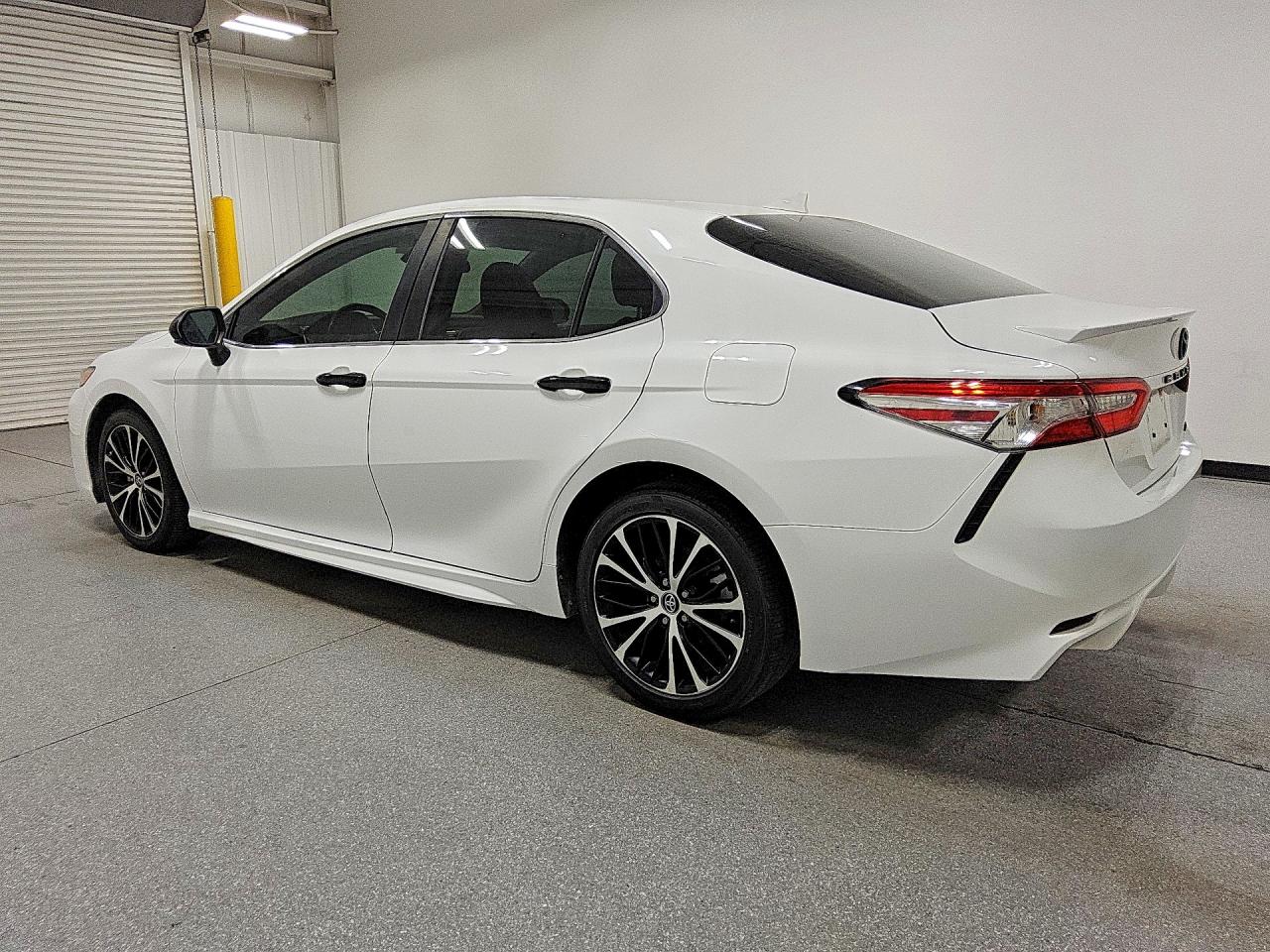 2020 TOYOTA CAMRY SE — снимка 2