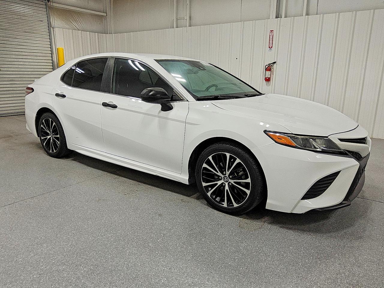 2020 TOYOTA CAMRY SE — снимка 4