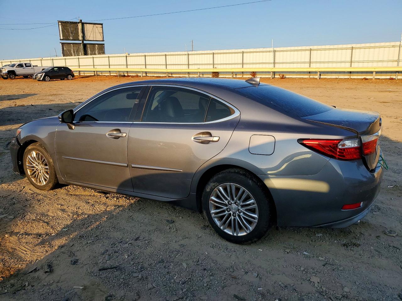 2015 LEXUS ES 350 — снимка 2