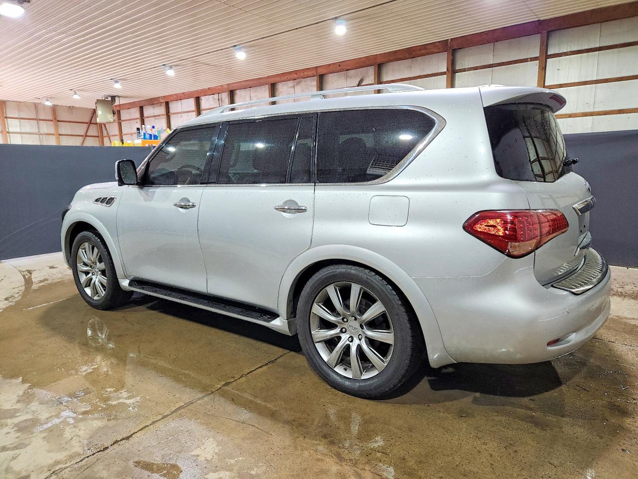 2013 INFINITI QX56 BASE — photo 2