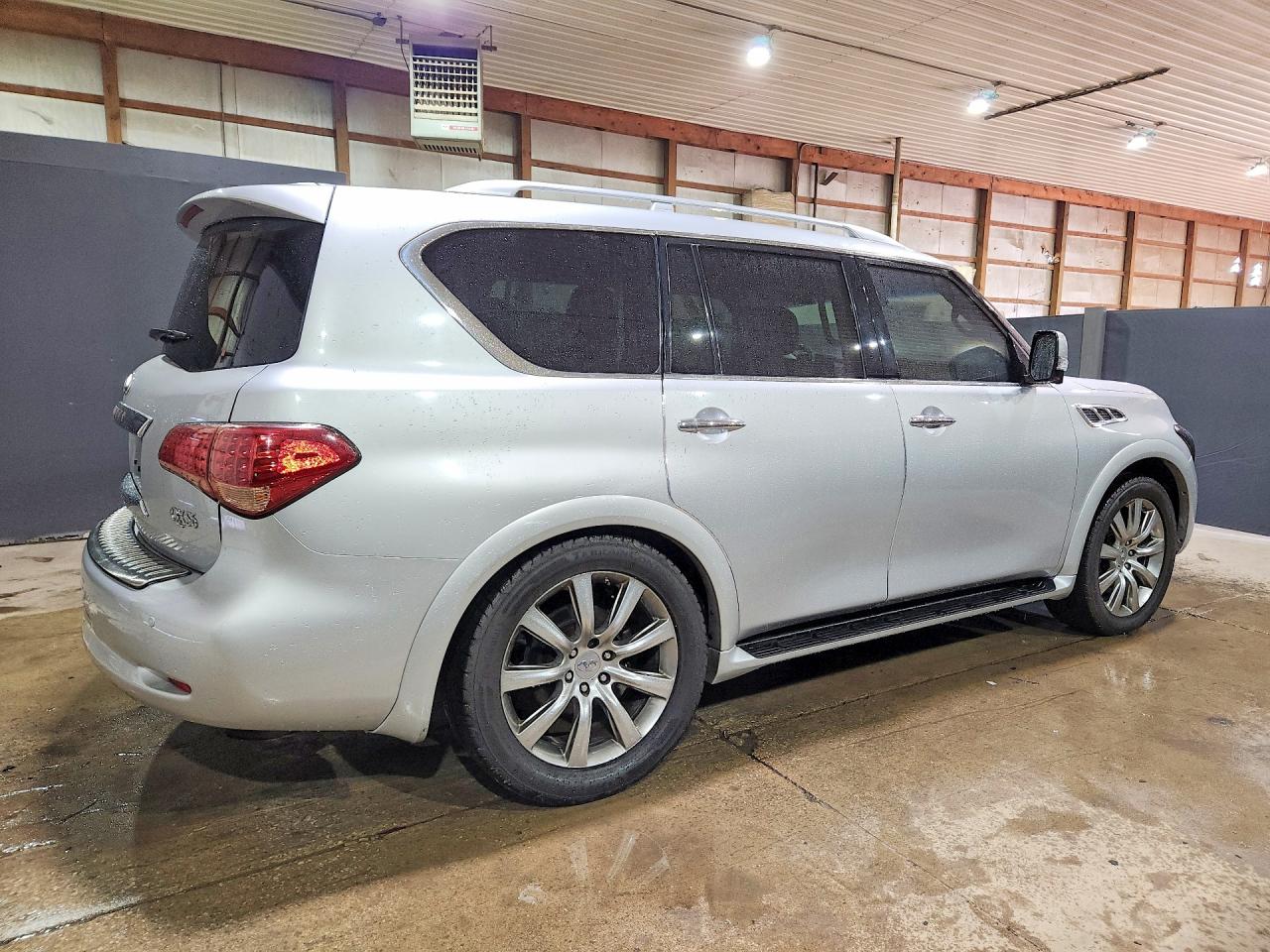 2013 INFINITI QX56 BASE — photo 3