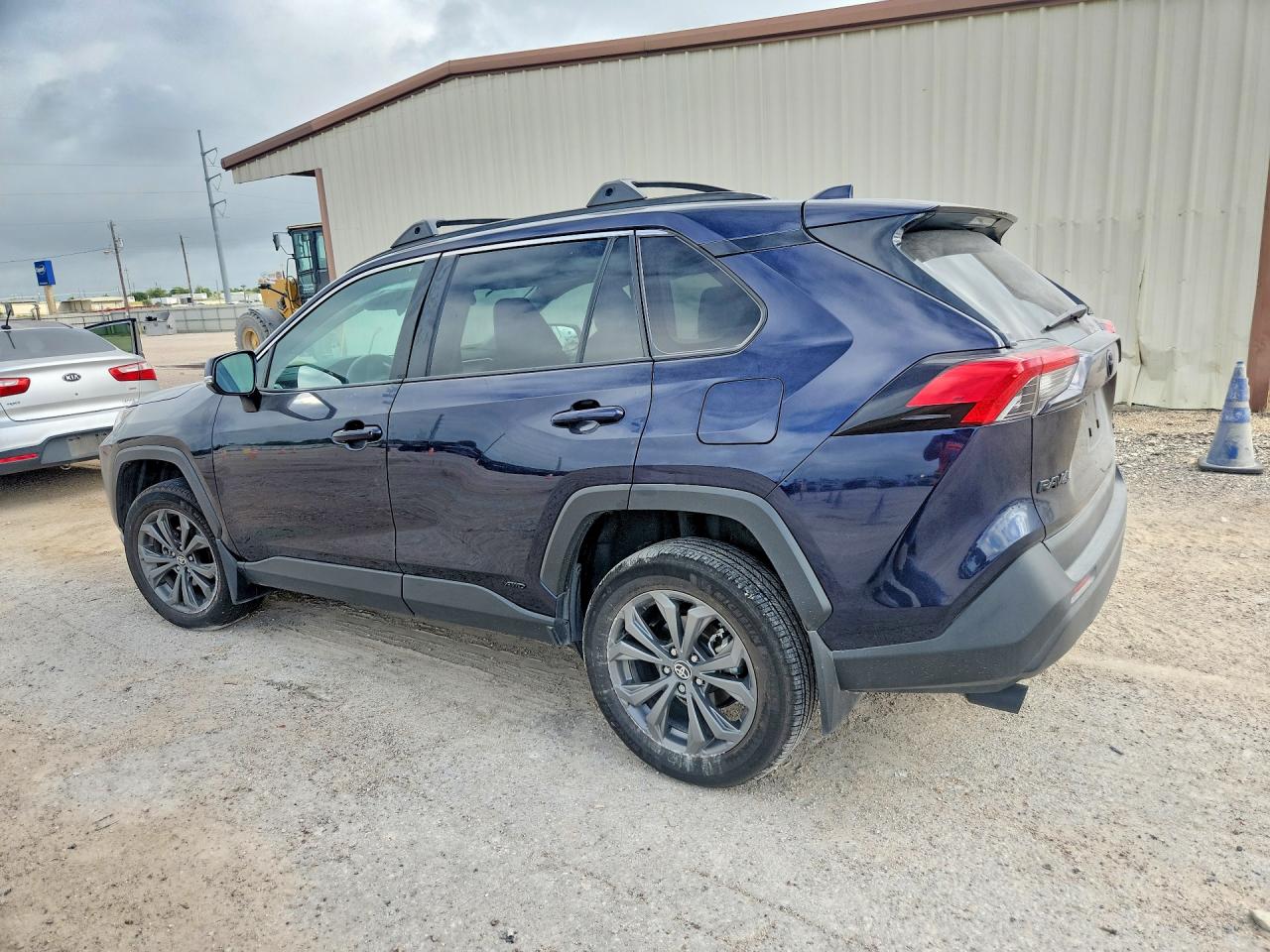 2024 TOYOTA RAV4 XLE PREMIUM — снимка 2