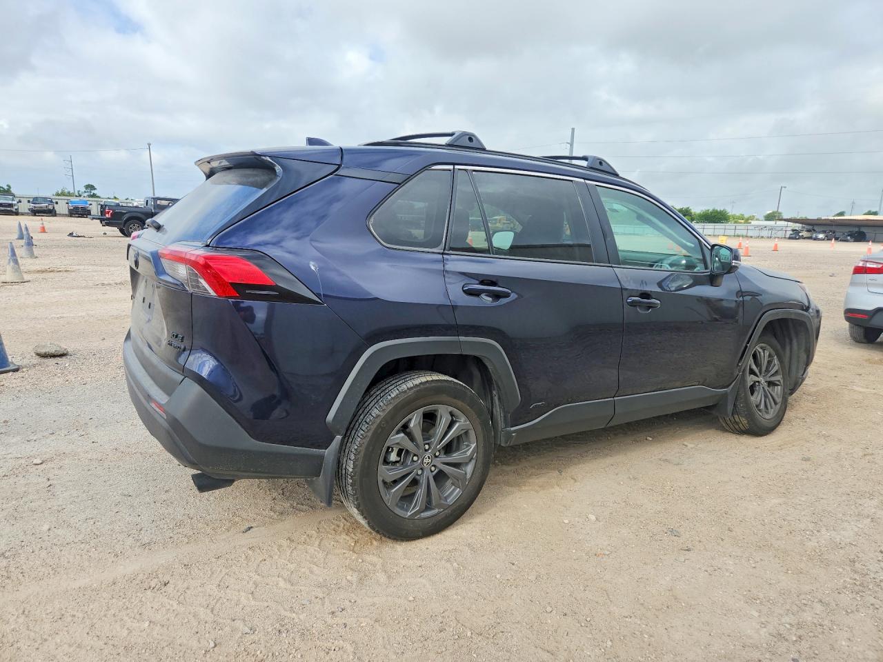2024 TOYOTA RAV4 XLE PREMIUM — снимка 3