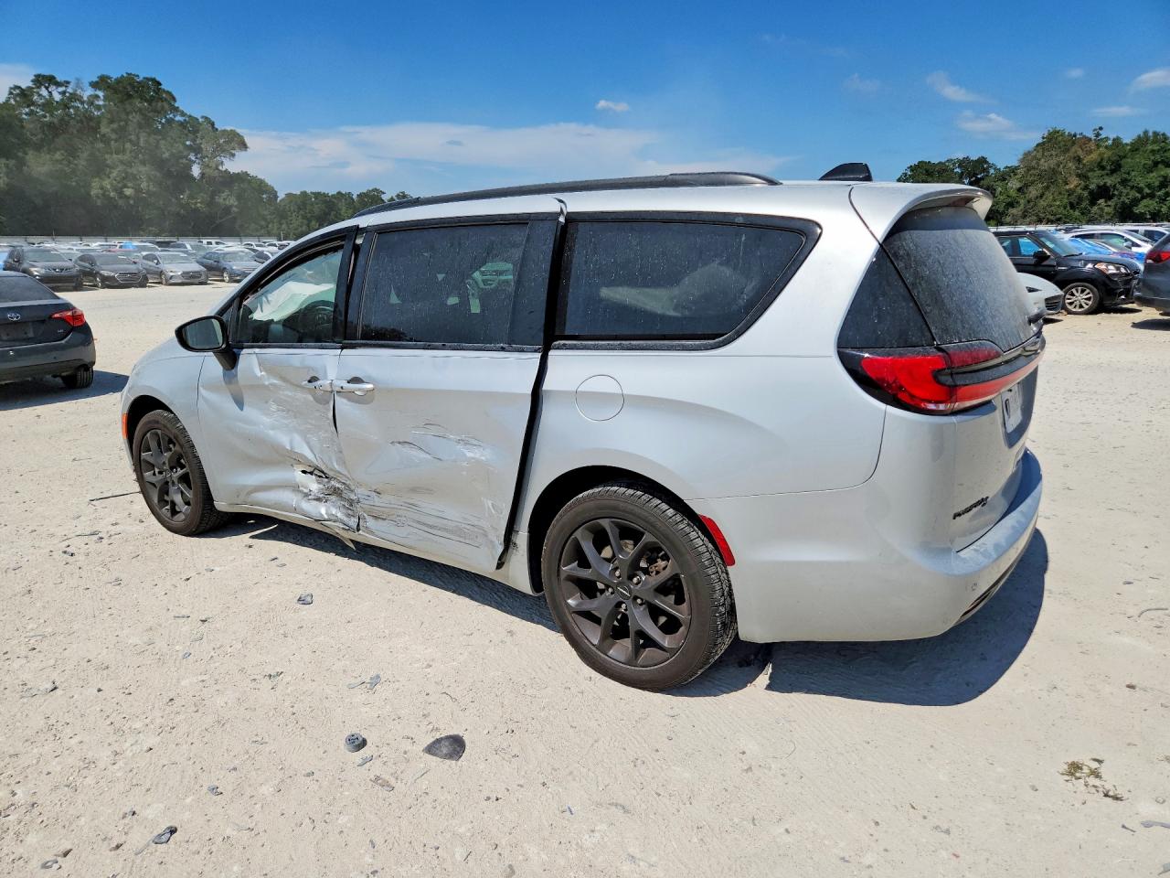 2023 CHRYSLER PACIFICA TOURING L — снимка 2