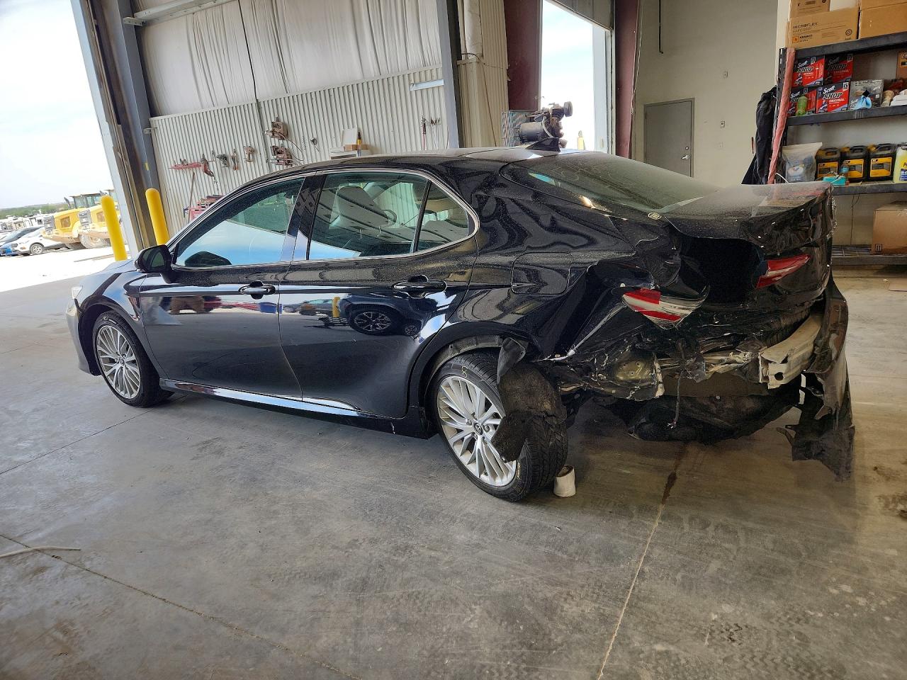 2019 TOYOTA CAMRY XLE — снимка 2