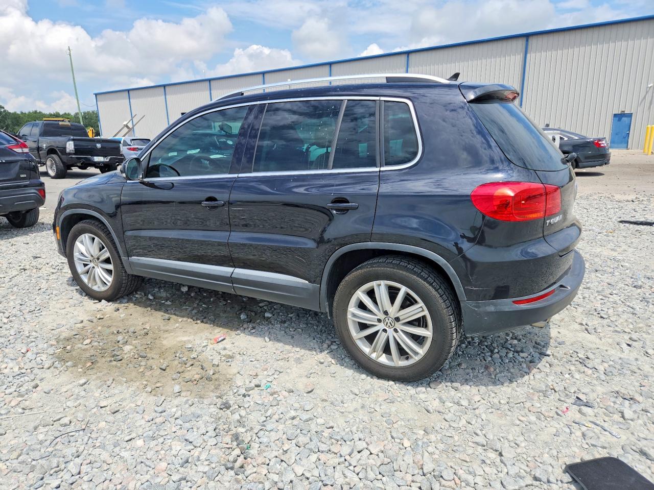 2015 VOLKSWAGEN TIGUAN S — снимка 2