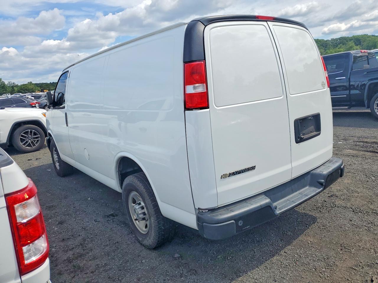 2020 CHEVROLET EXPRESS G2500 — снимка 2