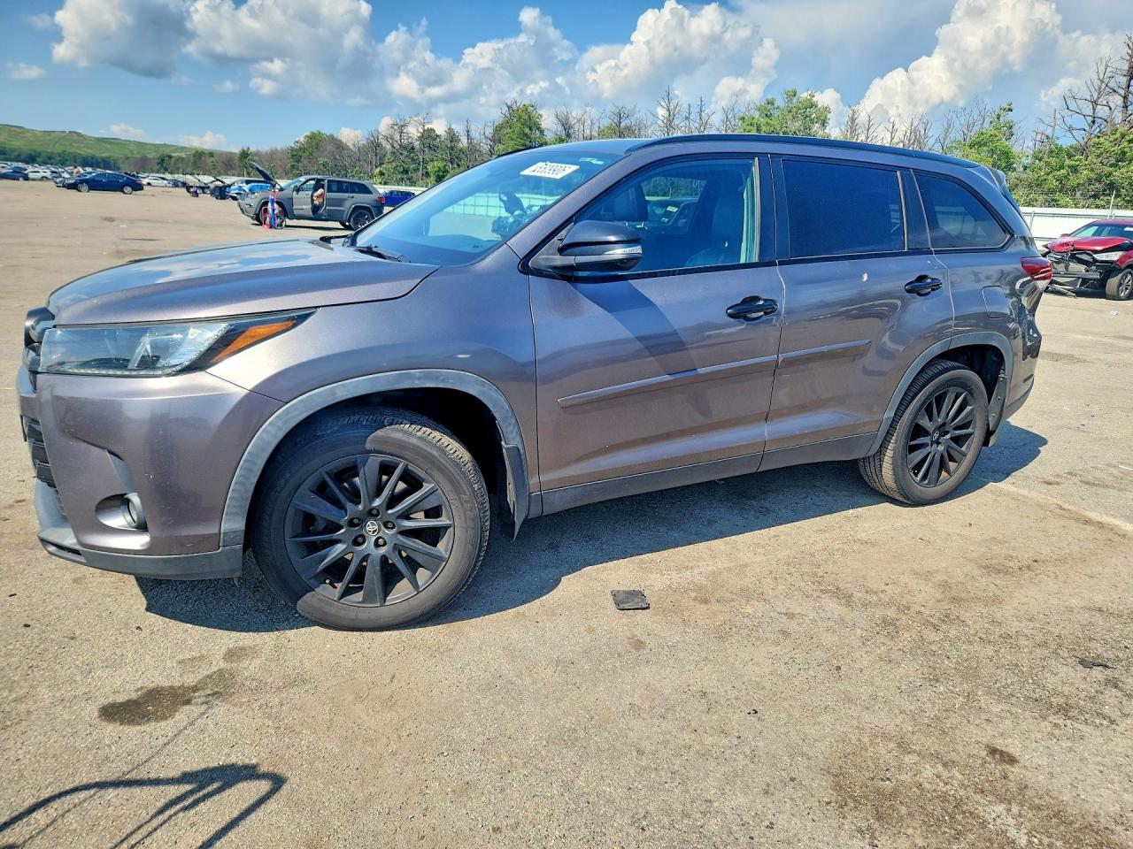 2019 TOYOTA HIGHLANDER SE