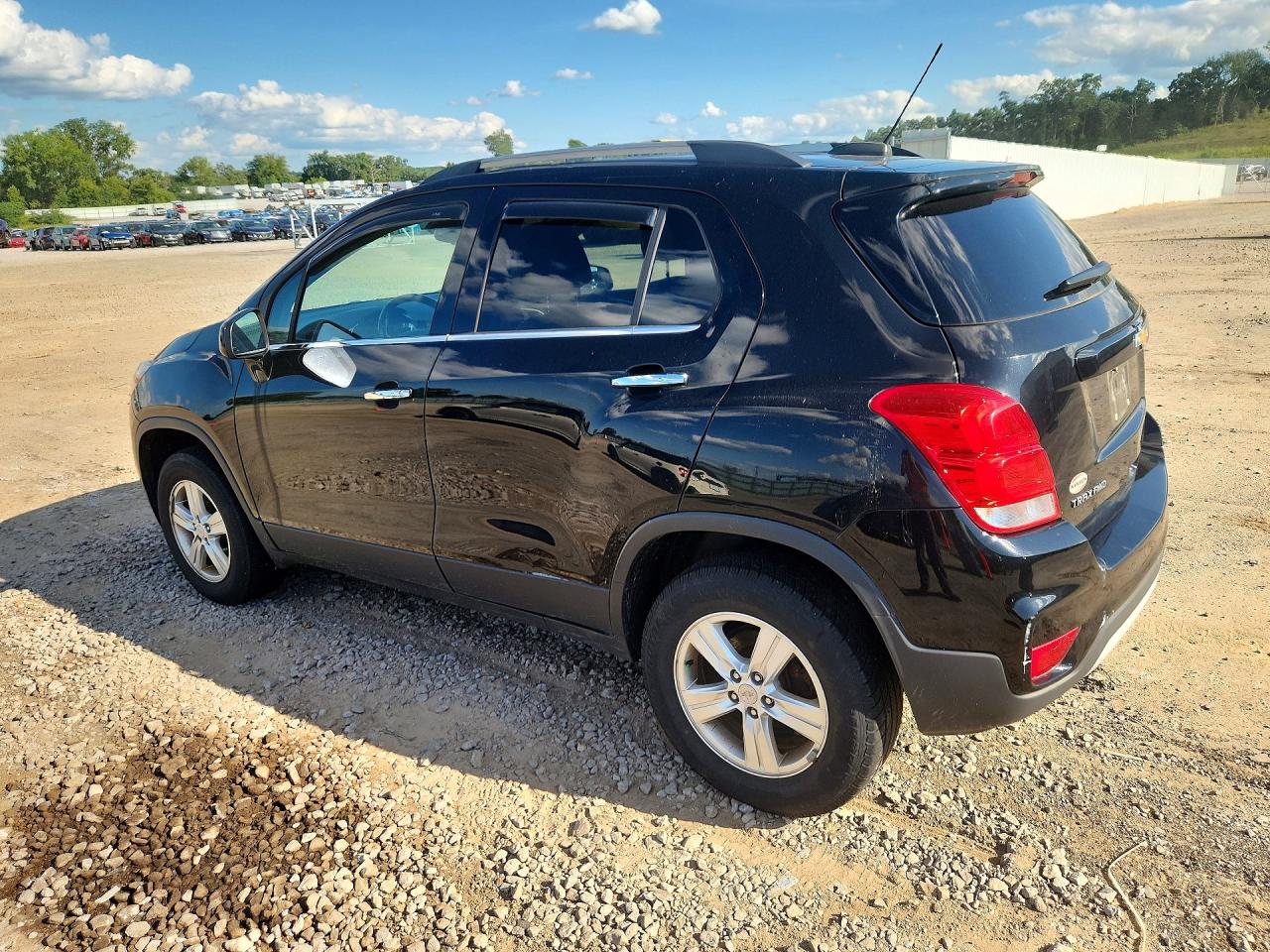 2017 CHEVROLET TRAX 1LT — снимка 2