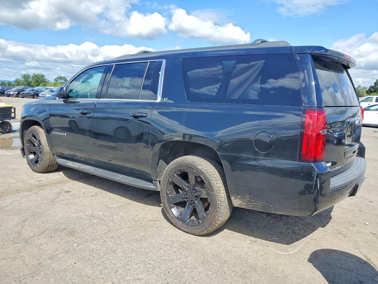 2020 CHEVROLET SUBURBAN K1500 LT — снимка 2