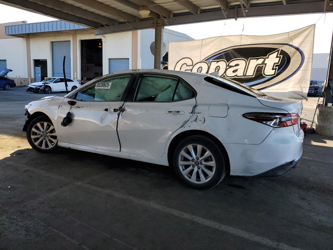 2020 TOYOTA CAMRY LE — снимка 2