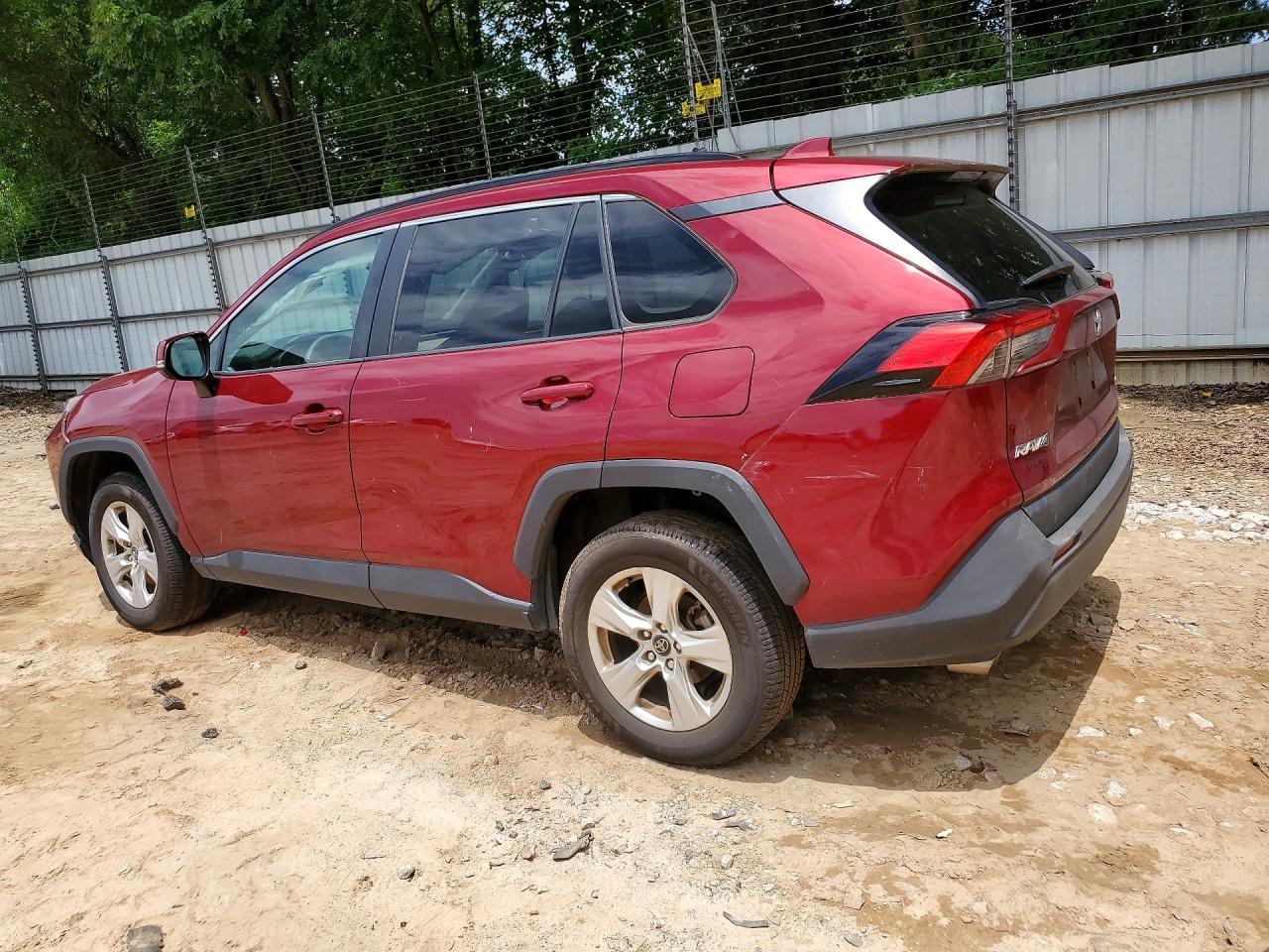 2020 TOYOTA RAV4 XLE — снимка 2