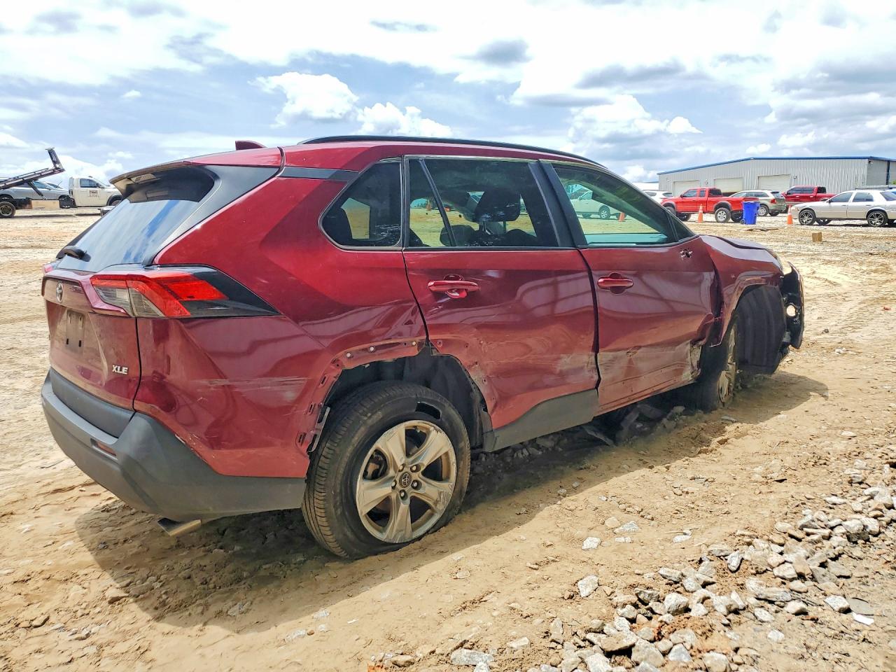 2020 TOYOTA RAV4 XLE — снимка 3