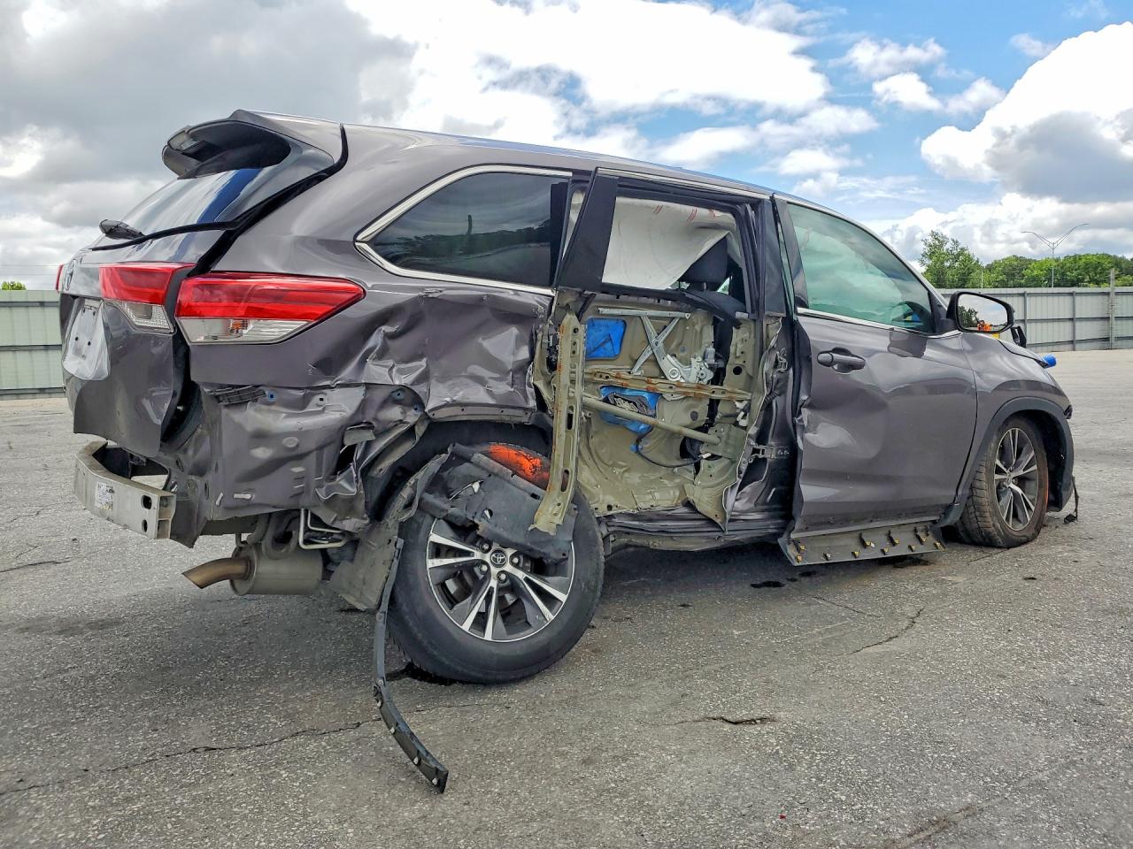 2019 TOYOTA HIGHLANDER LE — снимка 3