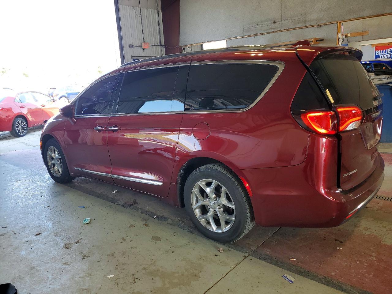 2017 CHRYSLER PACIFICA LIMITED — снимка 2