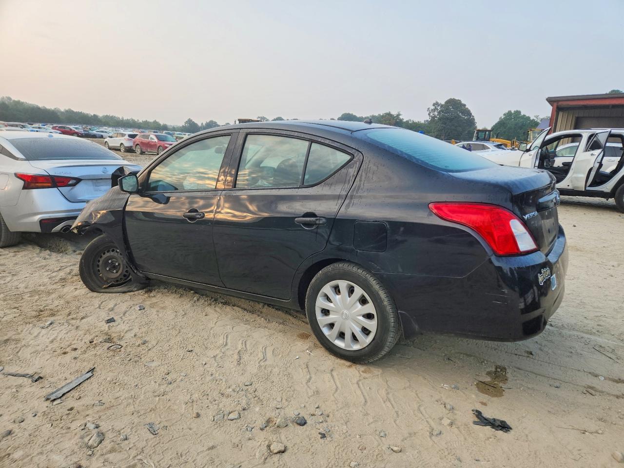 2017 NISSAN VERSA 1.6 S — снимка 2