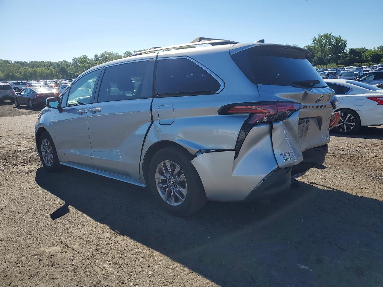 2021 TOYOTA SIENNA LE — снимка 2