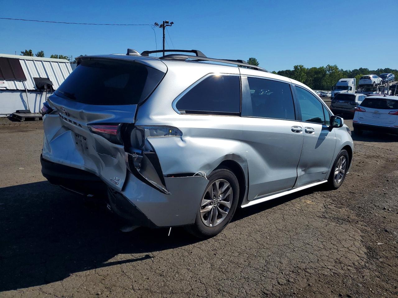2021 TOYOTA SIENNA LE — снимка 3