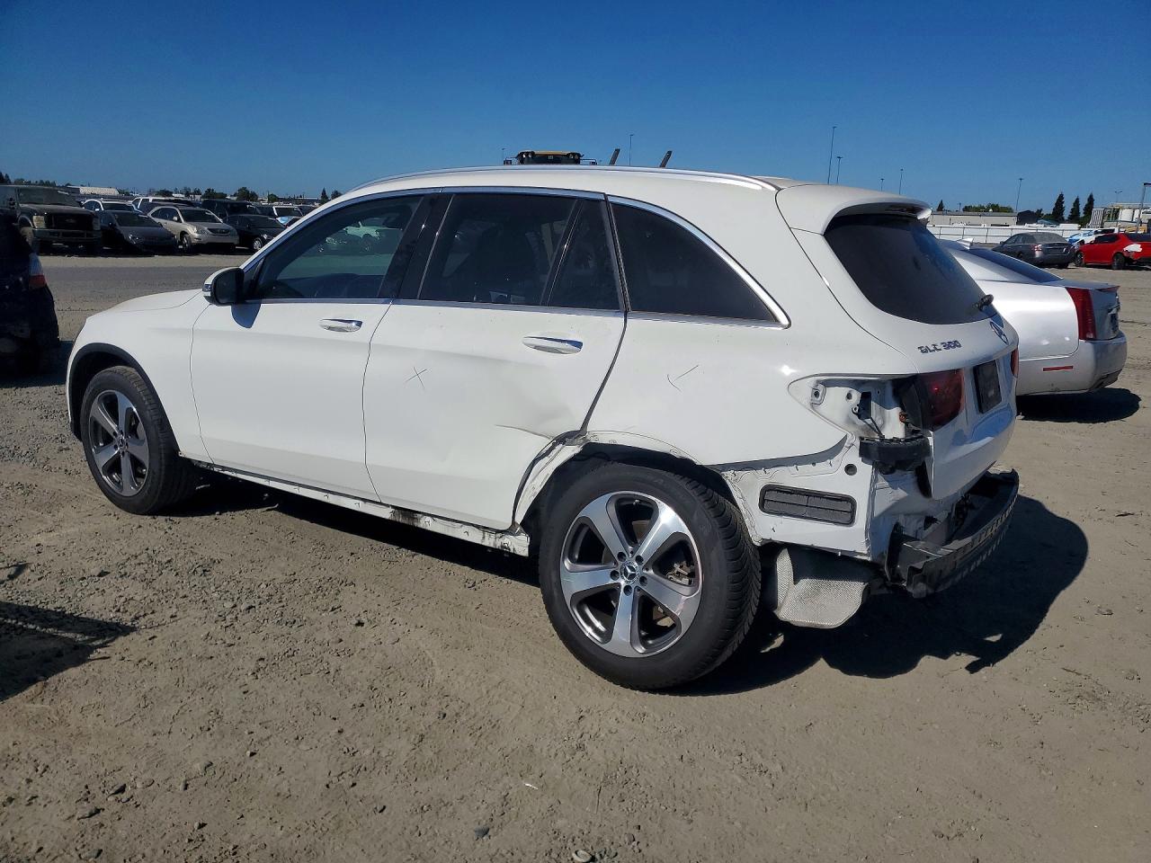 2022 MERCEDES-BENZ GLC 300 — снимка 2