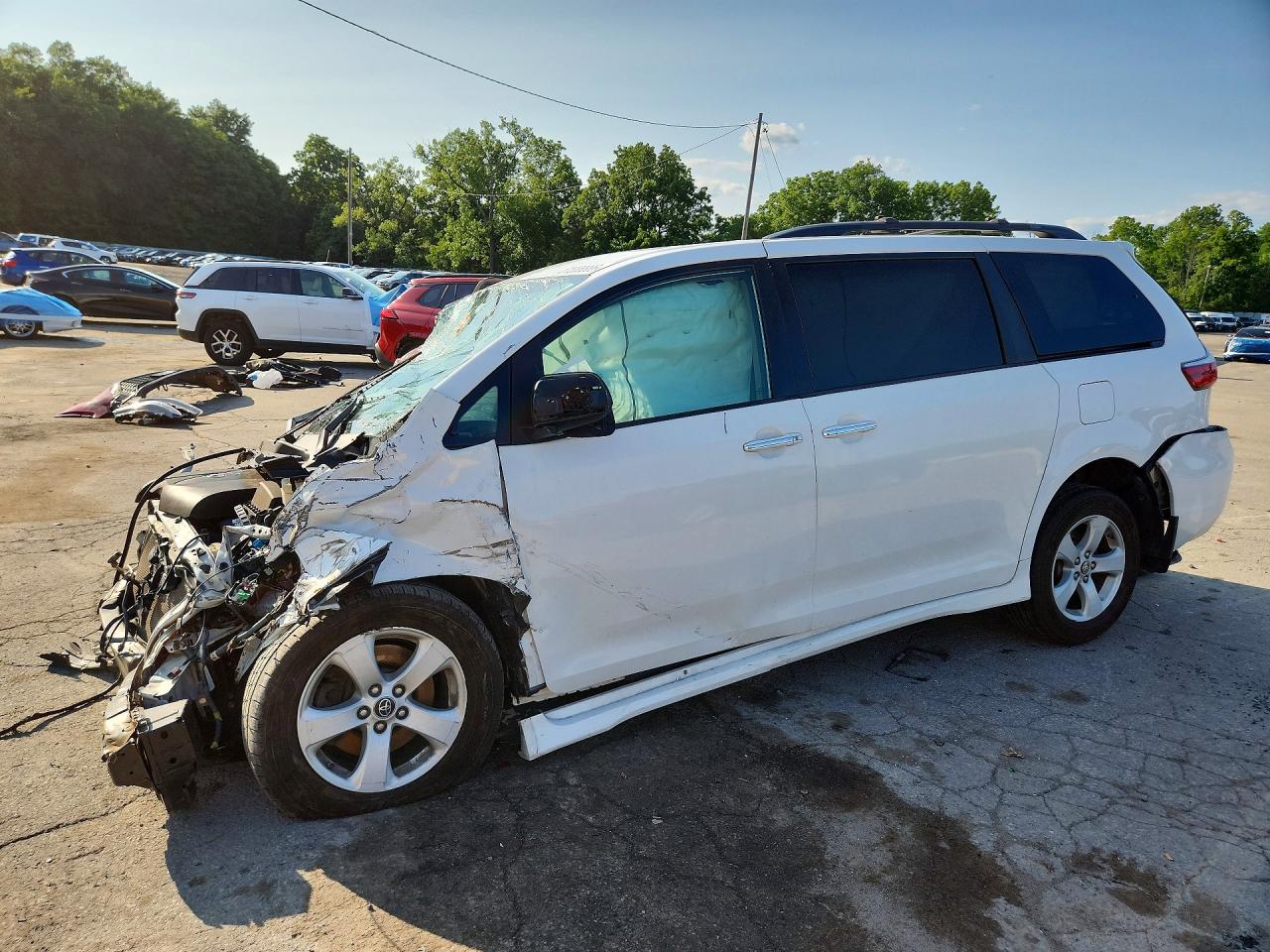 2019 TOYOTA SIENNA LE