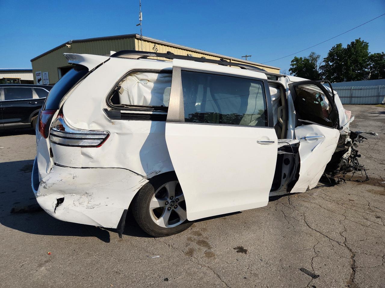 2019 TOYOTA SIENNA LE — снимка 3