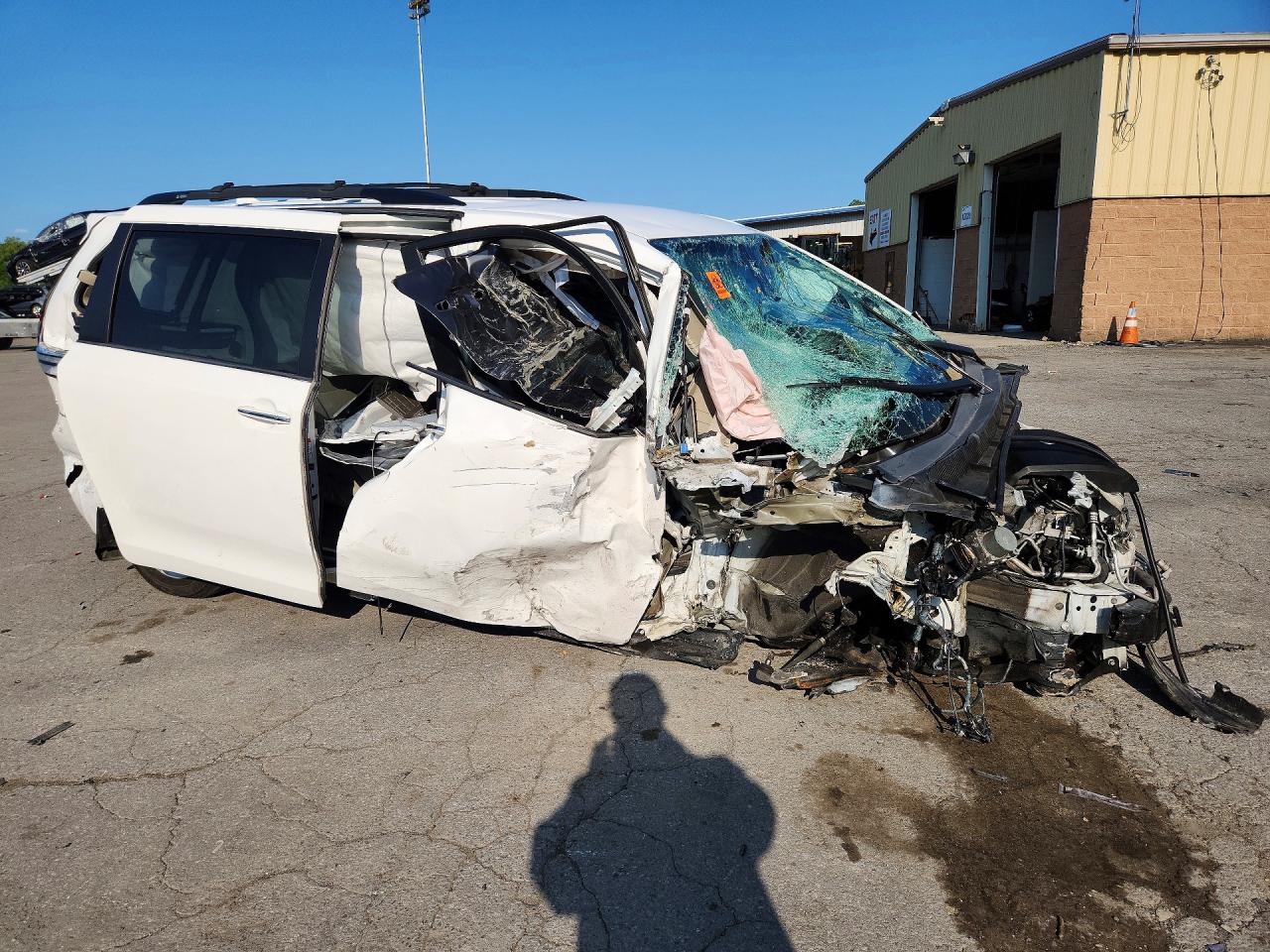 2019 TOYOTA SIENNA LE — снимка 4