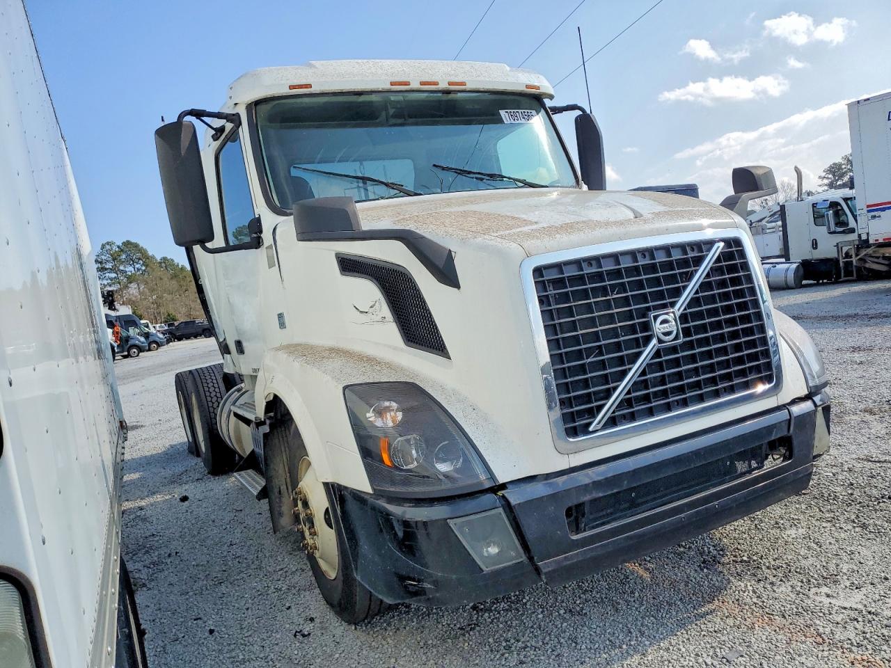 2017 VOLVO VNL
