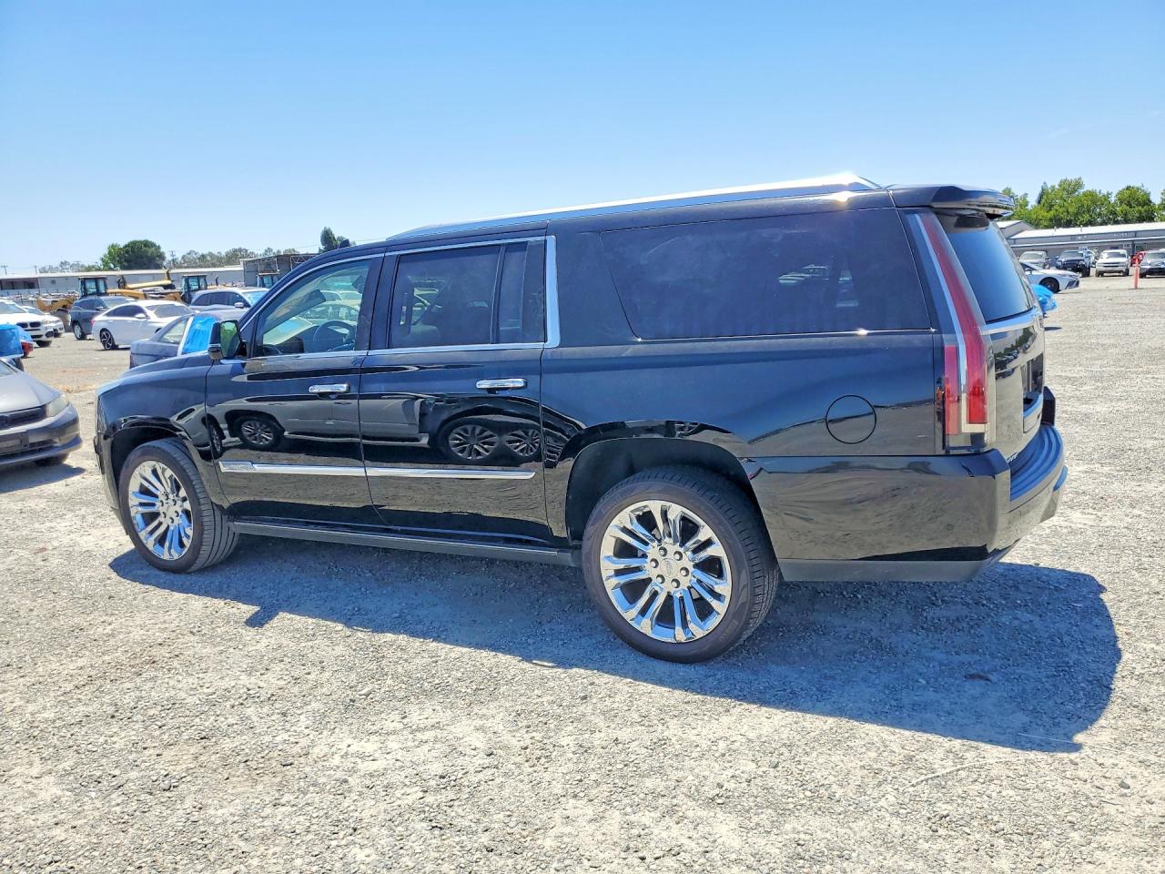 2017 CADILLAC ESCALADE — снимка 2