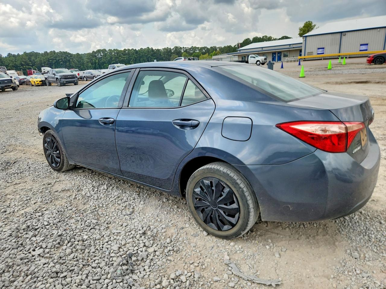 2017 TOYOTA COROLLA LE — снимка 2