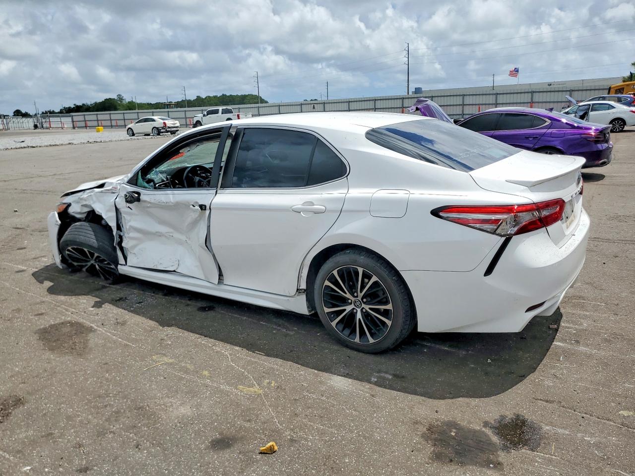 2018 TOYOTA CAMRY SE — снимка 2
