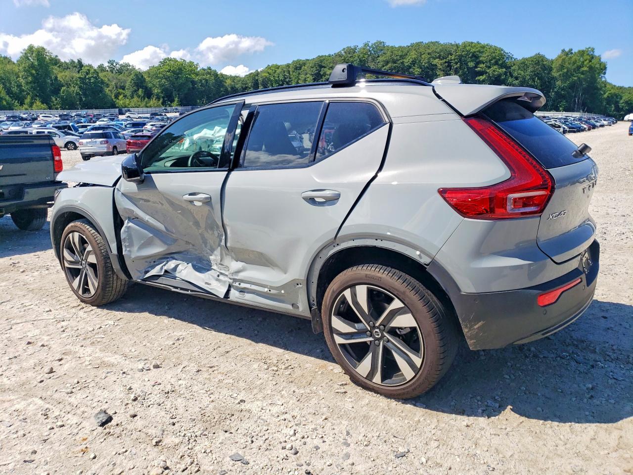 2026 VOLVO XC40 PLUS — photo 2