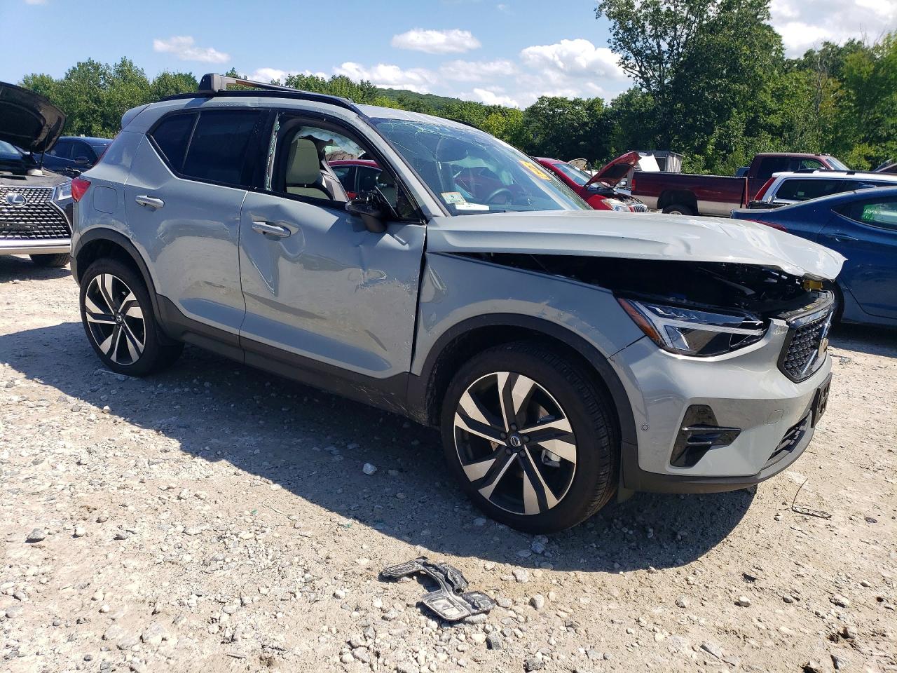 2026 VOLVO XC40 PLUS — photo 4