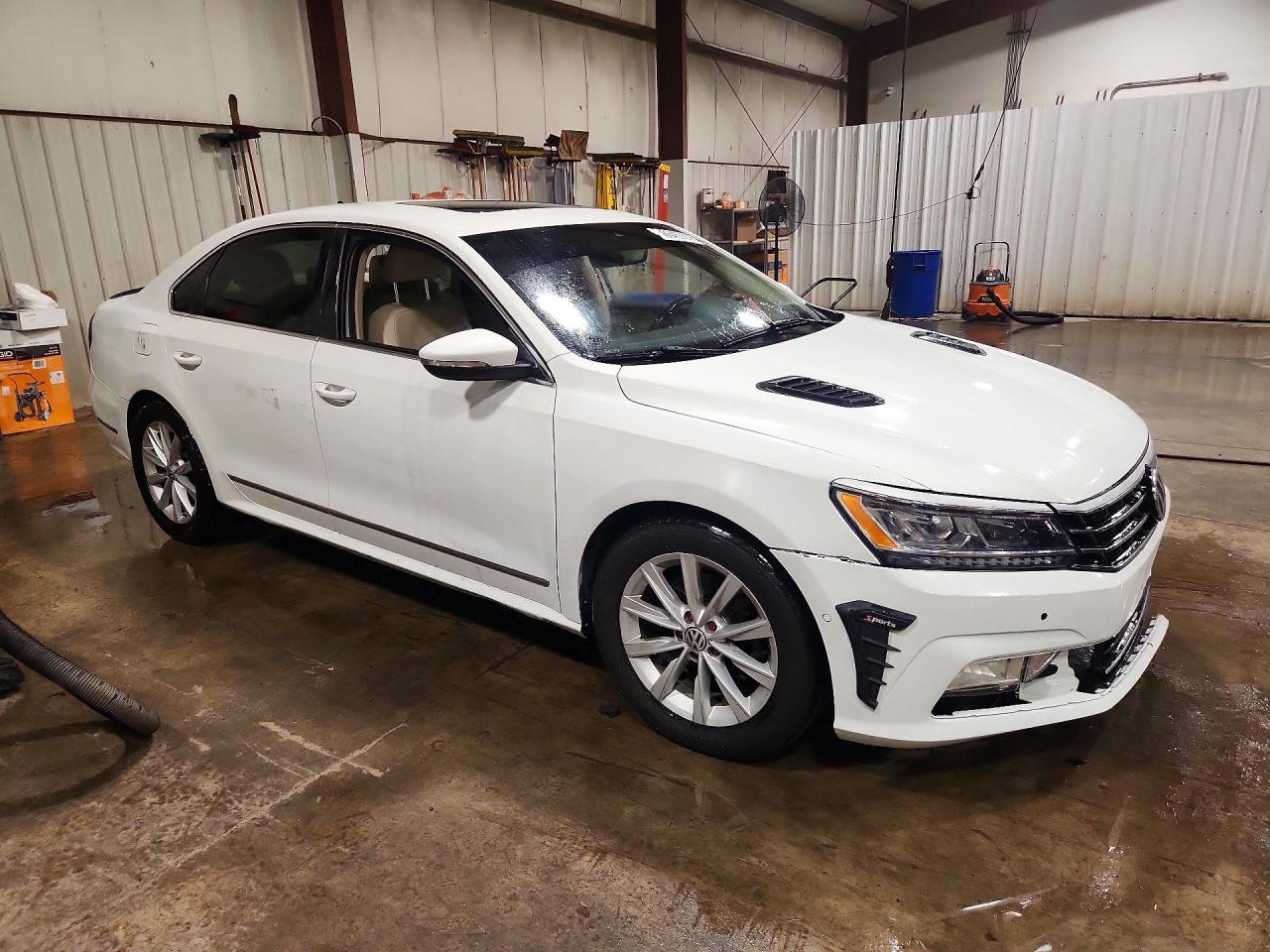 2017 VOLKSWAGEN PASSAT SEL PREMIUM — снимка 4