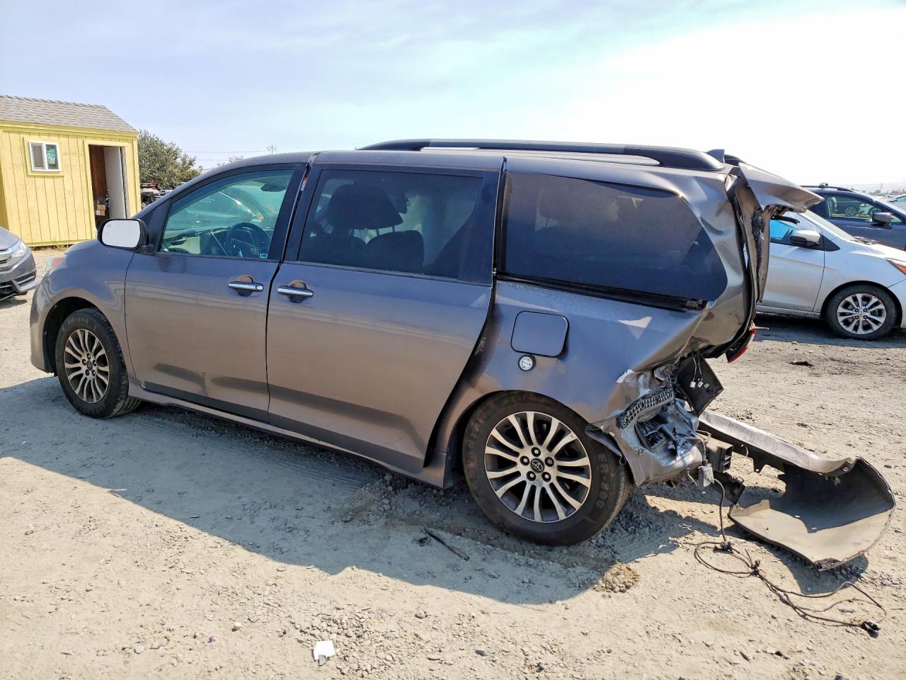 2019 TOYOTA SIENNA XLE 8-PASSENGER — снимка 2