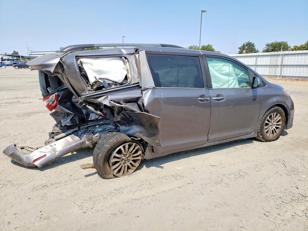2019 TOYOTA SIENNA XLE 8-PASSENGER — снимка 3